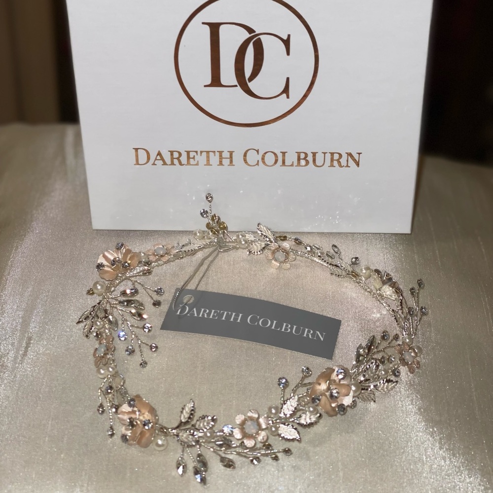 Dareth Colburn Della Floral&Pearl Hair Vine